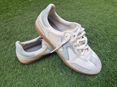Sketchers women's sneaker