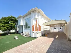 Like new 4 bedroom villa for commercial big hall maid room garden yard parking 2 gate just 130k