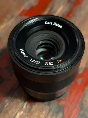 Carl Zeiss Planar Touit 32mm f/1.8 T* Lens (For Sony E-Mount) - Excellent Condition