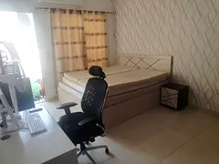 Spacious Family Room Available for Rent