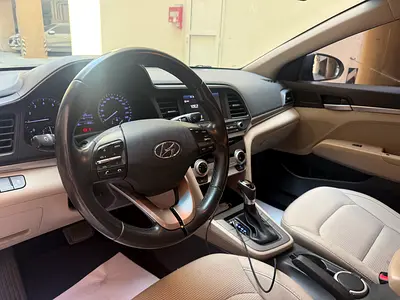 2019 Hyundai ELANTRA 照片 13