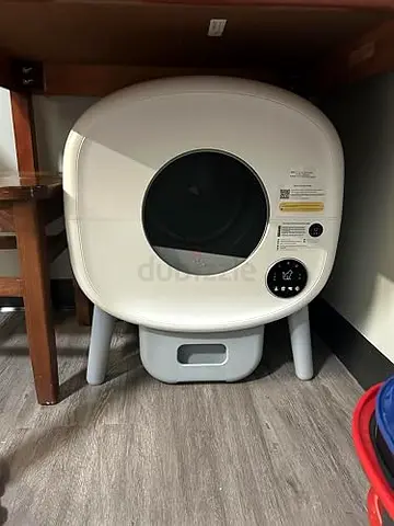 Self-cleaning automatic cat litter box (good condition)