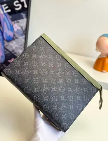 Louis vuitton pochette voyage clutch