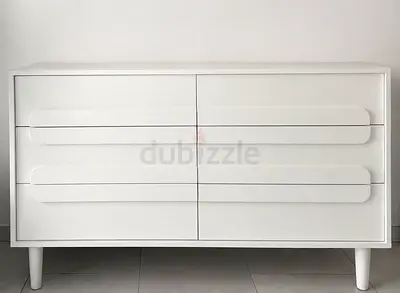White 6-Drawer Modern Dresser / Sideboard - Excellent Condition
