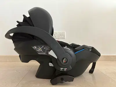 YOYO Car Seat By Besafe Black with car seat adapter- very good condition