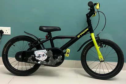B'Twin Dark Hero 500 16-inch kids' bike
