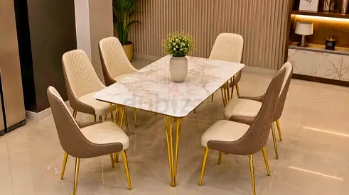 Brand new Top High Quality Dinning Table with 6 Chairs Available