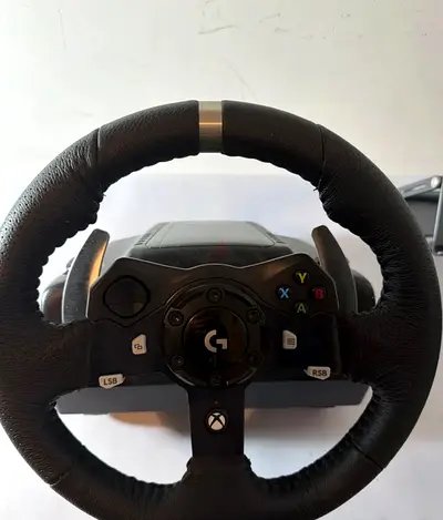 Logitech Racing Wheel with Pedals G920 works with Pc working condition