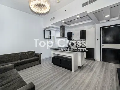 Fully Furnished| Upgraded | Mid Floor | Rented