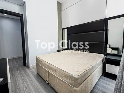 Fully Furnished| Upgraded | Mid Floor | Rented