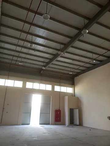 2 مستودعات | 2,300 قدم مربع لكل مستودع | 90,000 درهم سنويًا | كهرباء 16 KW | أم الثعوب