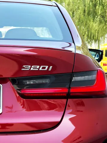 BMW 3 Series 320i, миниатюра 10