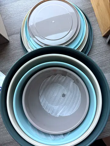 Set of nested mixing bowls / serving bowls - pastel colors, like new