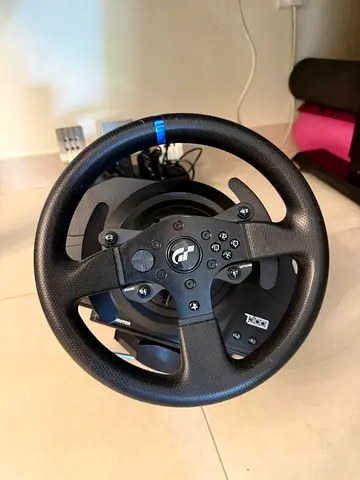 Thrustmaster Racing Wheel (PS4-PS5/PC compatible) with pedals