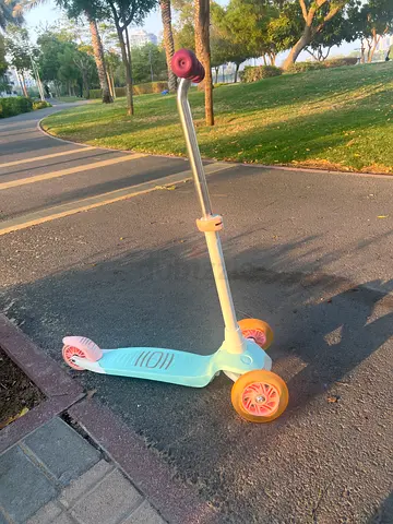 Lightweight 3-Wheel Kids Scooter – Adjustable Handle, Good Condition
