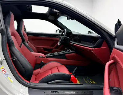 صورة 9 لـ 2026 Porsche 911