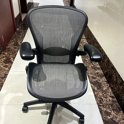 Herman Miller Aeron size B fully loaded