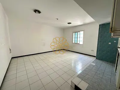 Spacious studio Ac free easy exit to Dubai