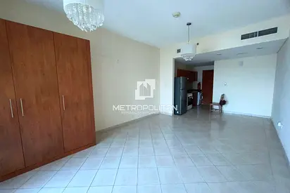 Vacant | Lake & Golf Views | Large Studio
