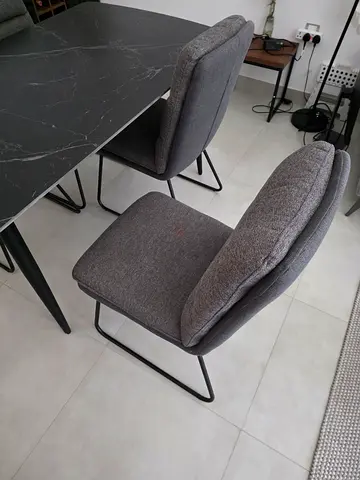 Set of 4 chairs and a dining table
