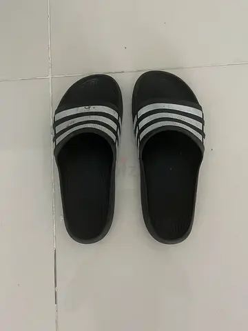 Adidas slippers black with white stripes 42