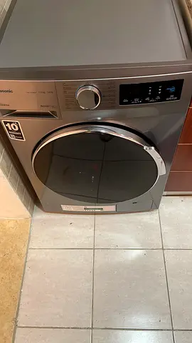Hisense Front-load washing machine - good condition, 7kg, silver