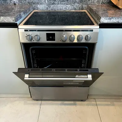 Mint condition of a Daewoo Electric Range and Oven
