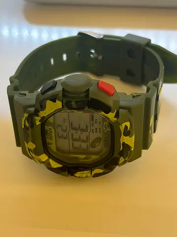 Digital watch camuflage