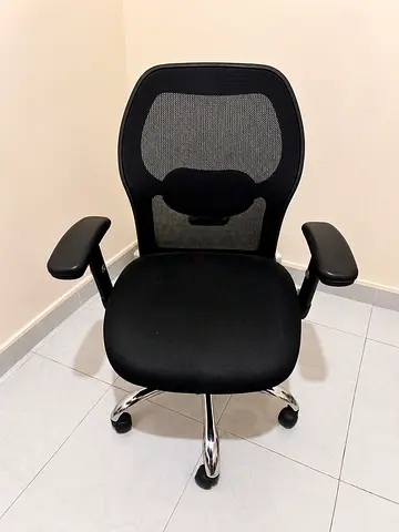 Black Ergonomic Mesh Office Chair with Armrests