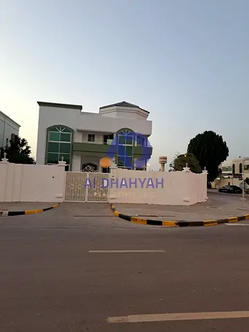 🏡 Elegant Corner Villa with Garden & Balconies – Al Nekhailat, Sharjah