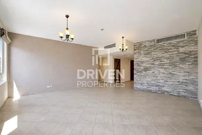 Largest Living Hall | Bright Apt | Park View
