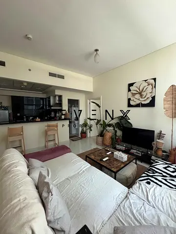 Well Maintained | Vacant | Middle floor | Balcony