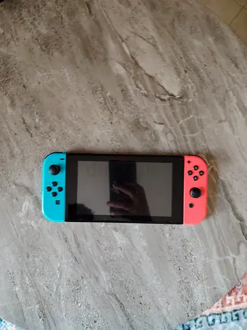 Nintendo switch 1 + spare joycon + travelling case + Nintendo labo game