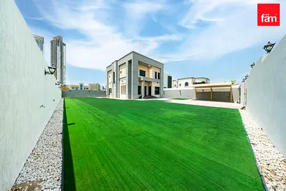 Modern Villa With Nearby Schools & Amenities