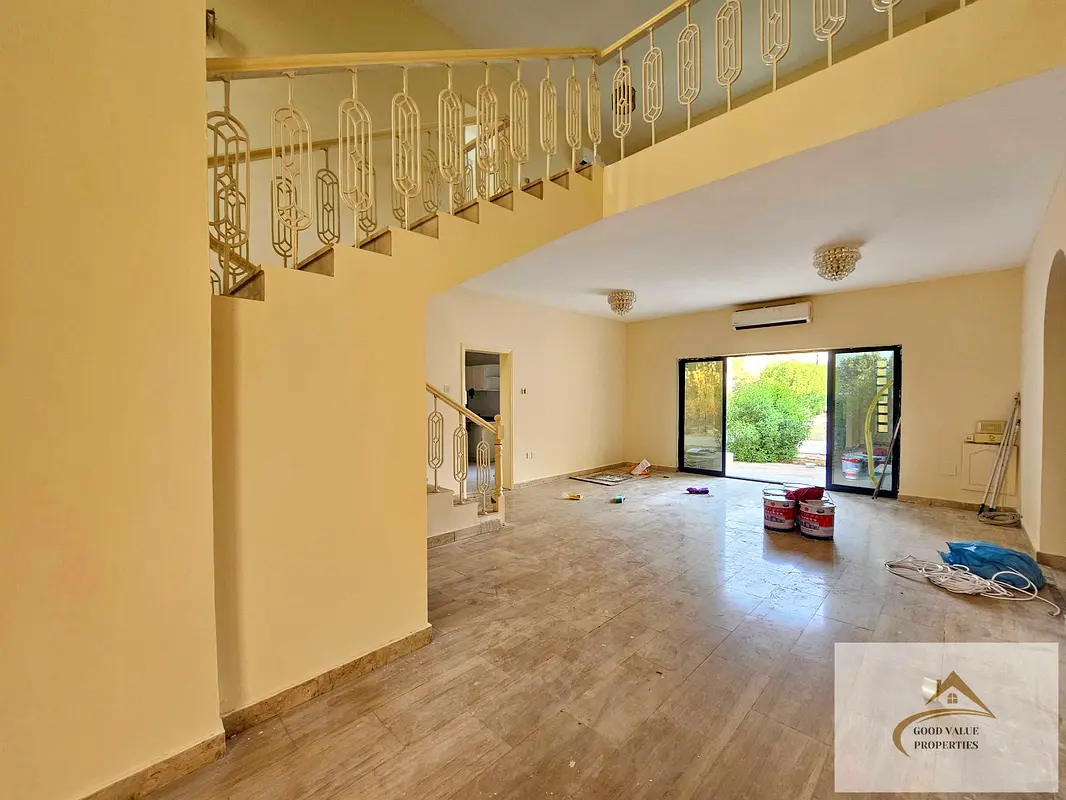 4 bedrooms villa with seprate made room , pool and Garden