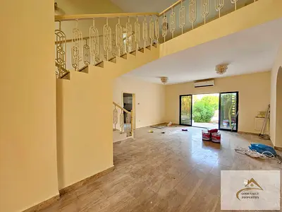 4 bedrooms villa with seprate made room , pool and Garden