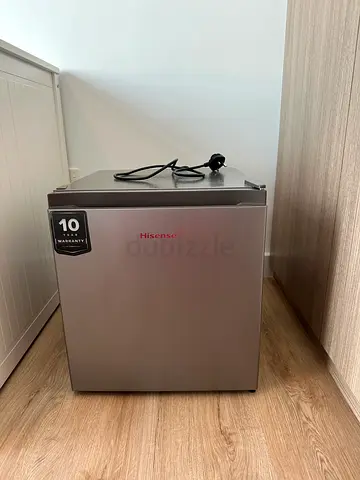 Compact Hisense Mini Fridge - 1 Door, Silver (Excellent Condition)