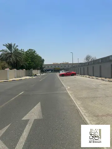 ارض للبيع مساحة ٣٢،٠٠٠ الف قدم موقع مميز على شارع رئيسي