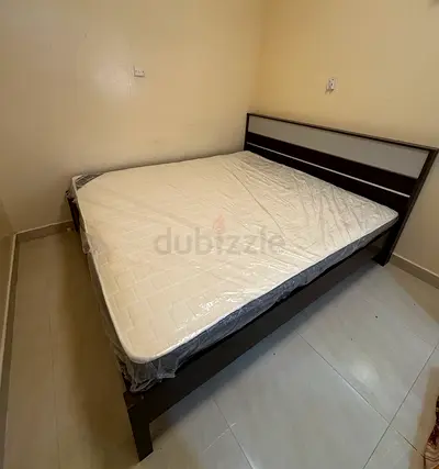 1 Bed king size 
1 mattress home box
2 cabinets 
used for 9 months only