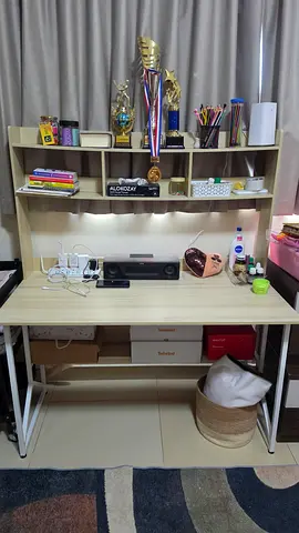 Computer table with lage capacity
