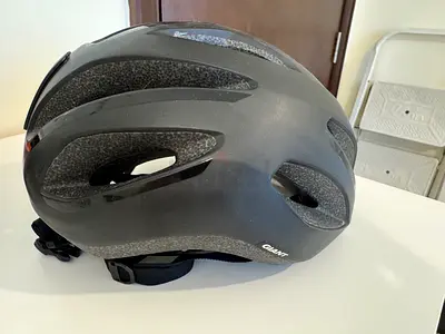 Giant adult bike helmet - gently used, size M