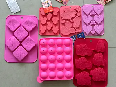 Cake boards and pans
