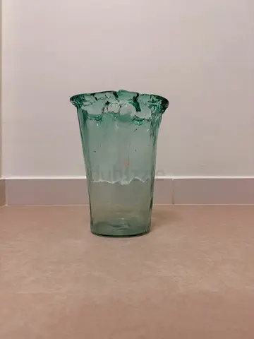 Hand-blown decorative green glass vase - Custom collectible