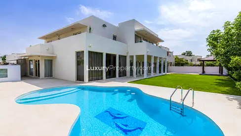 Park Backing | Private Swimming Pool | Single Row
