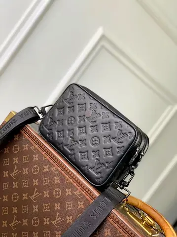Louis vuitton trio messenger bag