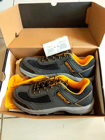 Caterpillar men's casual sneakers size new in box