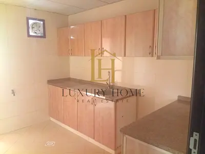 Well Maintained 2 Bedroom Apartment | Free Parking | Built-in Wardrobes | Just 38k