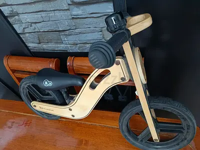 Kinderkraft Uniq Balance Bike training on balance