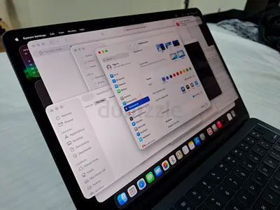 Macbook Air (2022) M2 with 16gb ram 512gb ssd