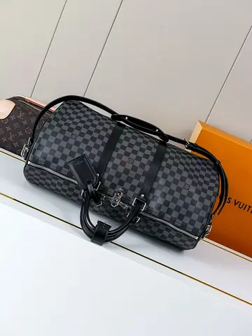 Louis vuitton keepall Bandoullere travel bag
